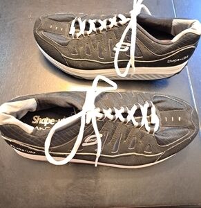 Skechers Shape-Ups 2.0 Comfort Stride Fashion Sneaker   Size 9